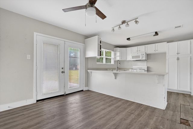 221 2nd Street, Wilmer, TX 75172