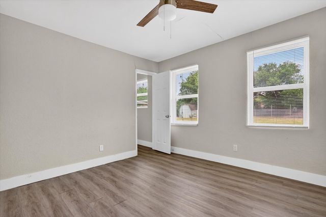 221 2nd Street, Wilmer, TX 75172