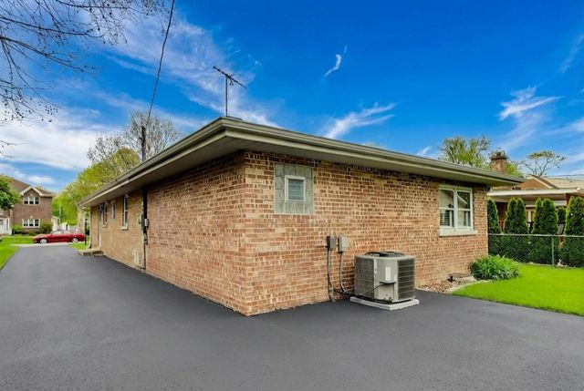 8332 N Oketo Avenue, Niles, IL 60714