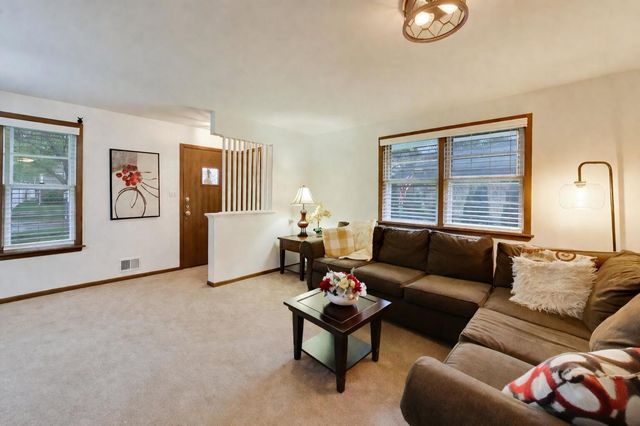 8332 N Oketo Avenue, Niles, IL 60714