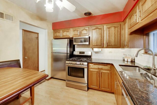 8332 N Oketo Avenue, Niles, IL 60714