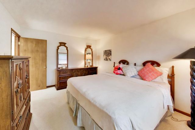 8332 N Oketo Avenue, Niles, IL 60714