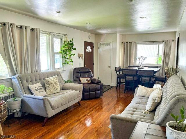 716 Lincoln St, Linden City, NJ 07036