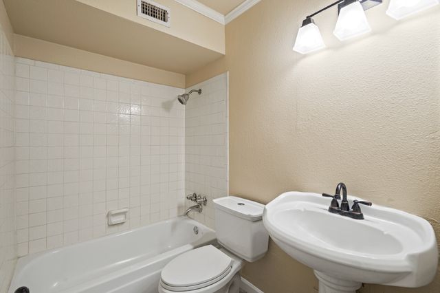 5634 Boca Raton Boulevard 209, Fort Worth, TX 76112