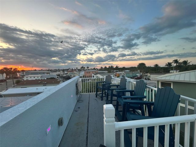 2045 Nettles Blvd, Jensen Beach, FL 34957