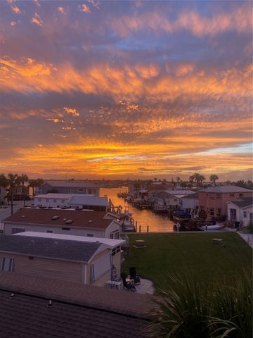 2045 Nettles Blvd, Jensen Beach, FL 34957