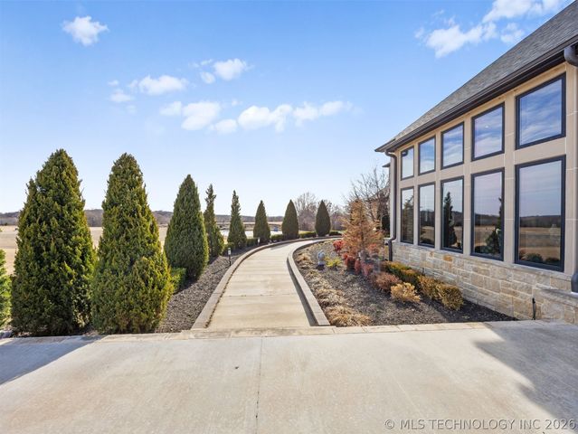 10286 S 305th East Avenue, Coweta, OK 74429