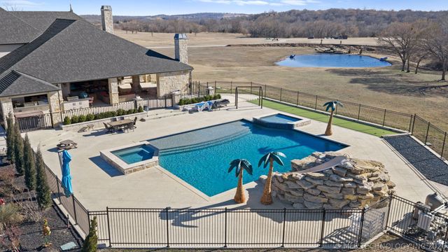 10286 S 305th East Avenue, Coweta, OK 74429