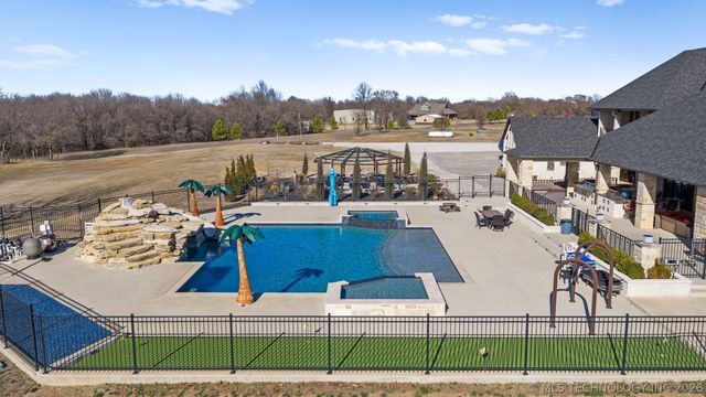 10286 S 305th East Avenue, Coweta, OK 74429