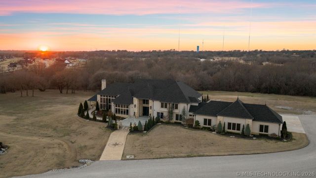 10286 S 305th East Avenue, Coweta, OK 74429