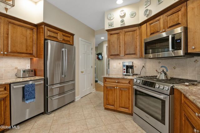 2757 Doelner Circle, Schodack, NY 12033