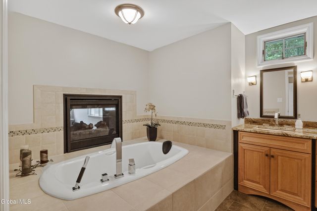 2757 Doelner Circle, Schodack, NY 12033