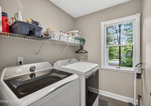 2757 Doelner Circle, Schodack, NY 12033