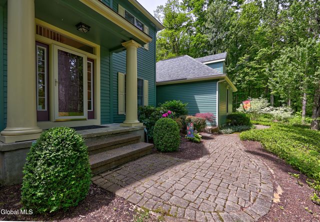 2757 Doelner Circle, Schodack, NY 12033