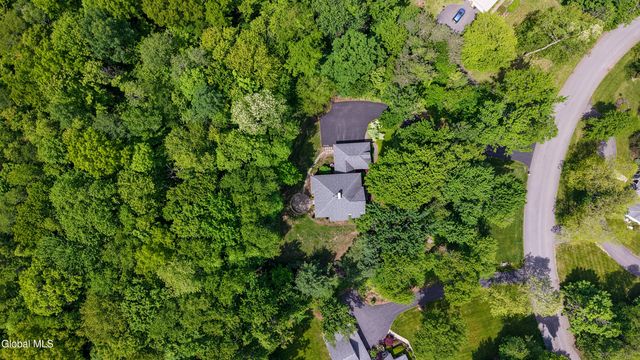 2757 Doelner Circle, Schodack, NY 12033