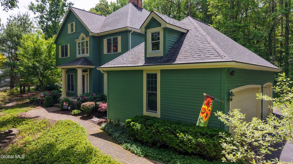 2757 Doelner Circle, Schodack, NY 12033