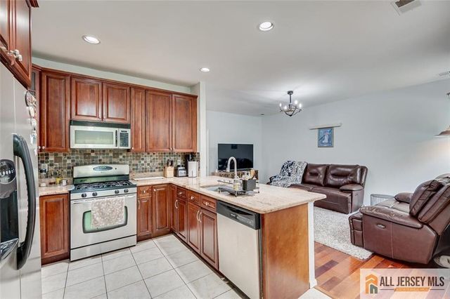 7 Stanford Drive, South Brunswick, NJ 08824