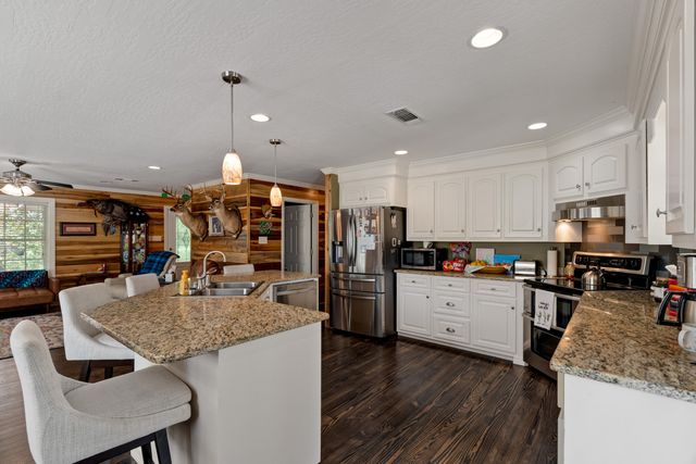 18 E Lakeview Dr., Columbia, MS 39429