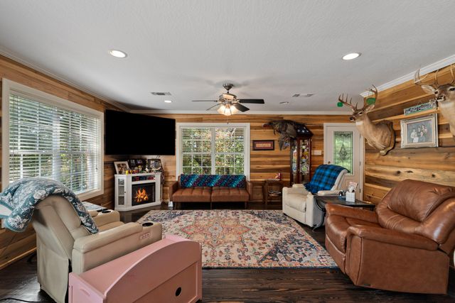 18 E Lakeview Dr., Columbia, MS 39429