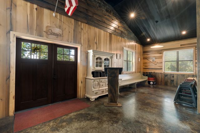 18 E Lakeview Dr., Columbia, MS 39429