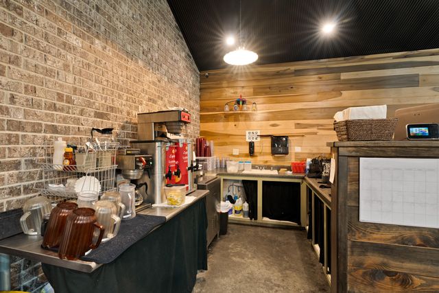 18 E Lakeview Dr., Columbia, MS 39429