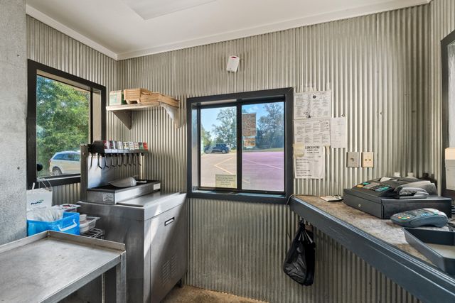 18 E Lakeview Dr., Columbia, MS 39429