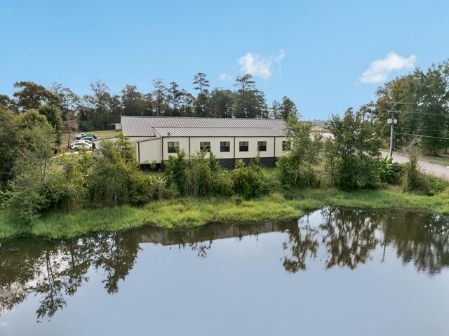 18 E Lakeview Dr., Columbia, MS 39429