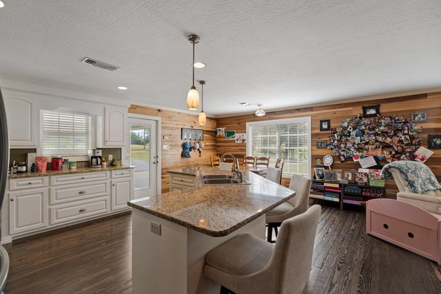 18 E Lakeview Dr., Columbia, MS 39429