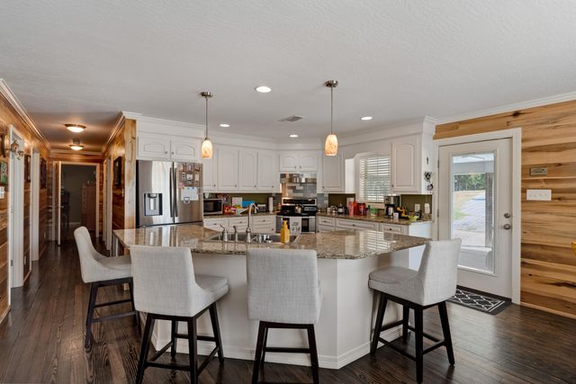 18 E Lakeview Dr., Columbia, MS 39429