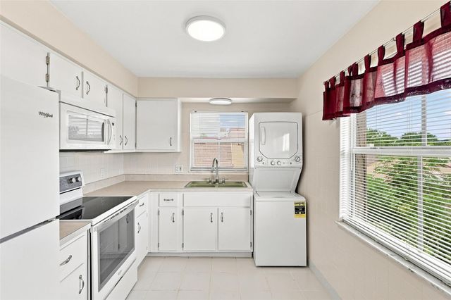 438 WINDMEADOWS STREET 438, Altamonte Springs, FL 32701