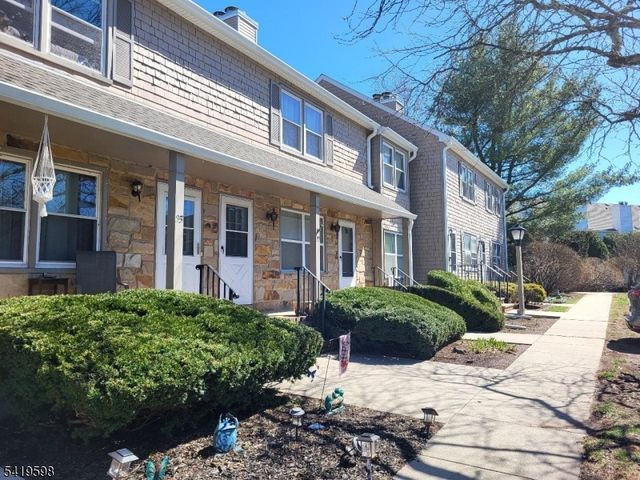 33 Hancock Ct, Raritan Twp., NJ 08822
