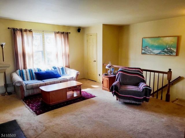 33 Hancock Ct, Raritan Twp., NJ 08822