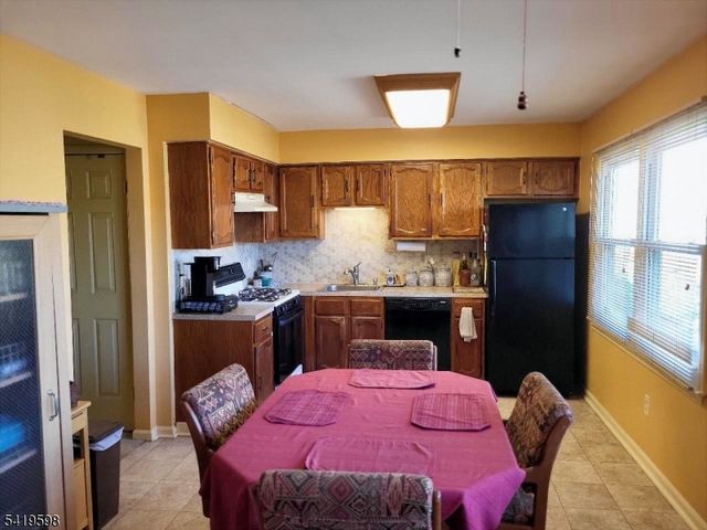 33 Hancock Ct, Raritan Twp., NJ 08822