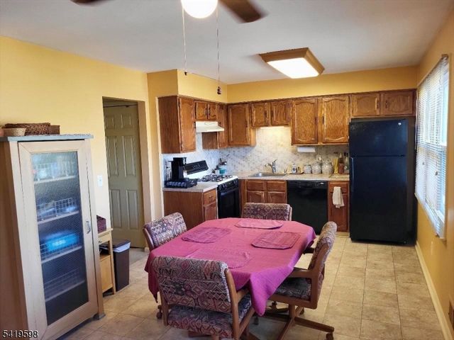 33 Hancock Ct, Raritan Twp., NJ 08822