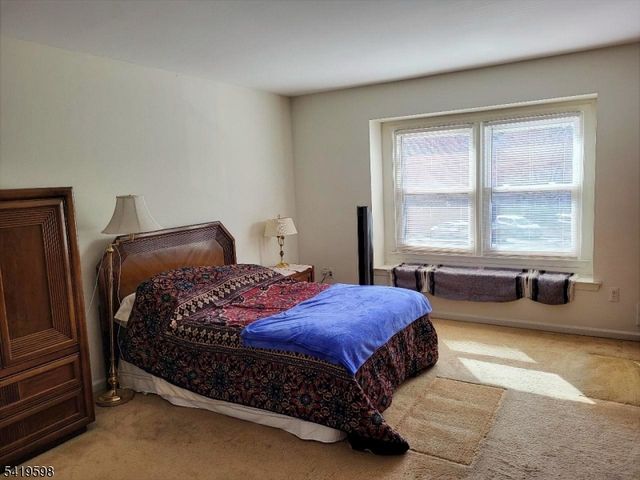33 Hancock Ct, Raritan Twp., NJ 08822