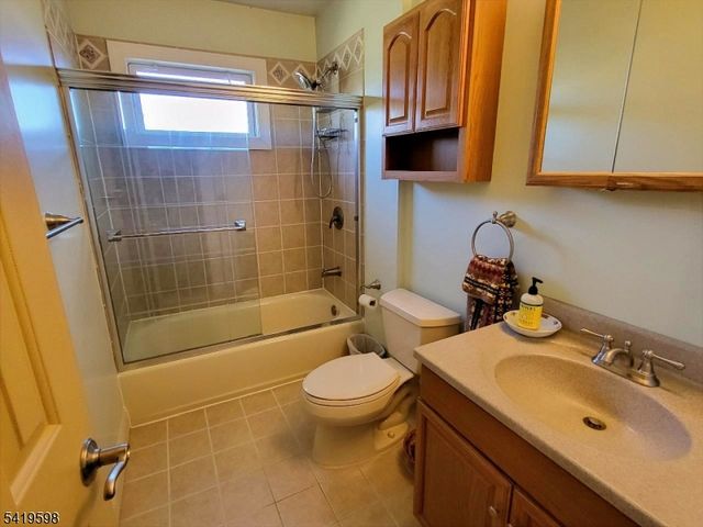 33 Hancock Ct, Raritan Twp., NJ 08822