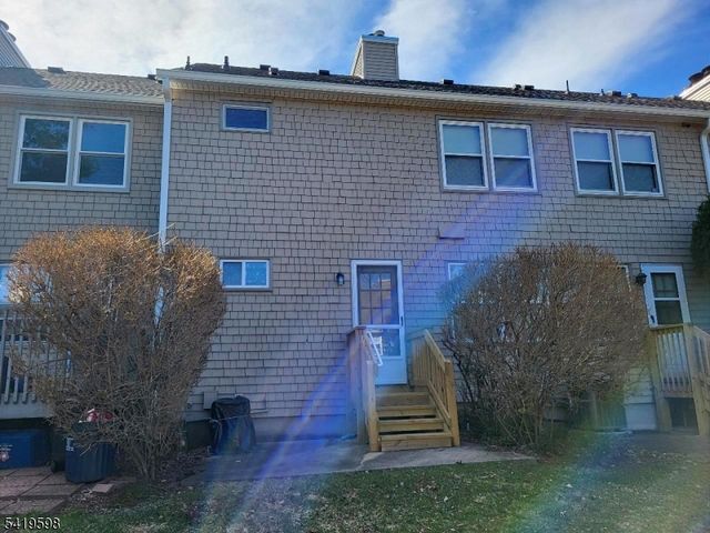 33 Hancock Ct, Raritan Twp., NJ 08822