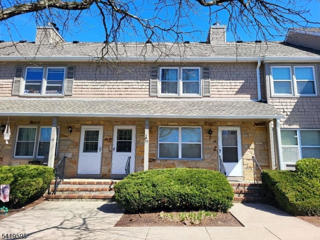 33 Hancock Ct, Raritan Twp., NJ 08822