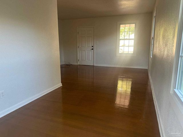 811 W Jordan St, Pensacola, FL 32501