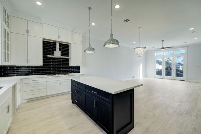 1007 E 28th Street, Houston, TX 77009