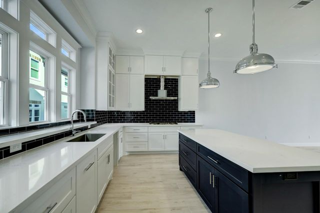 1007 E 28th Street, Houston, TX 77009