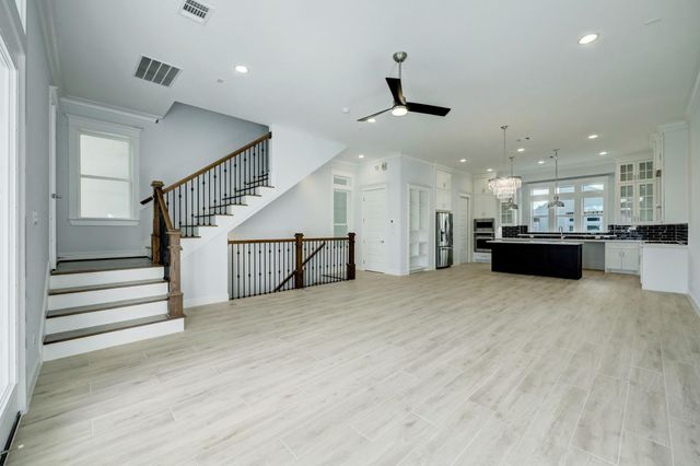 1007 E 28th Street, Houston, TX 77009