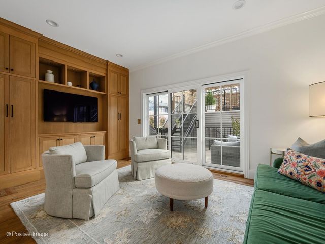 2227 W Medill Avenue, Chicago, IL 60647