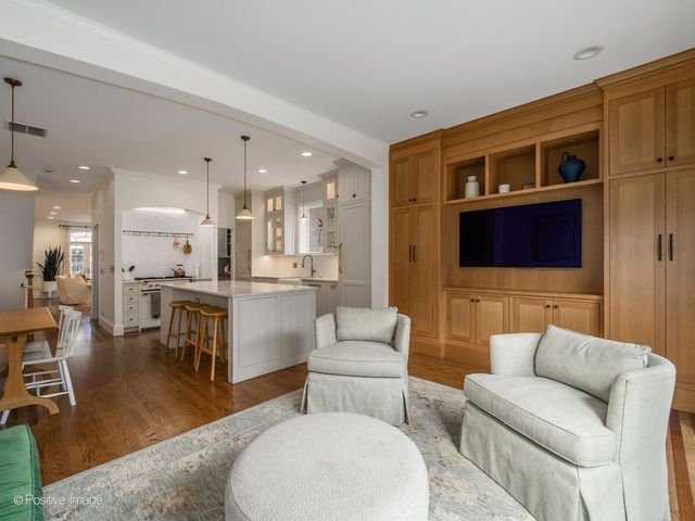 2227 W Medill Avenue, Chicago, IL 60647