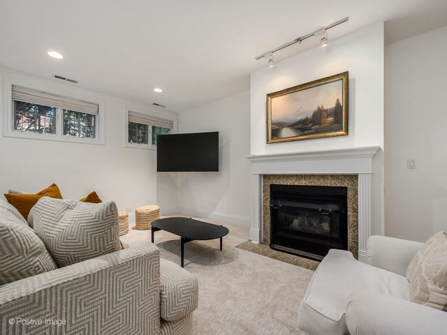 2227 W Medill Avenue, Chicago, IL 60647