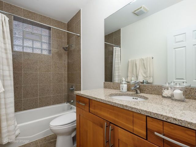 2227 W Medill Avenue, Chicago, IL 60647