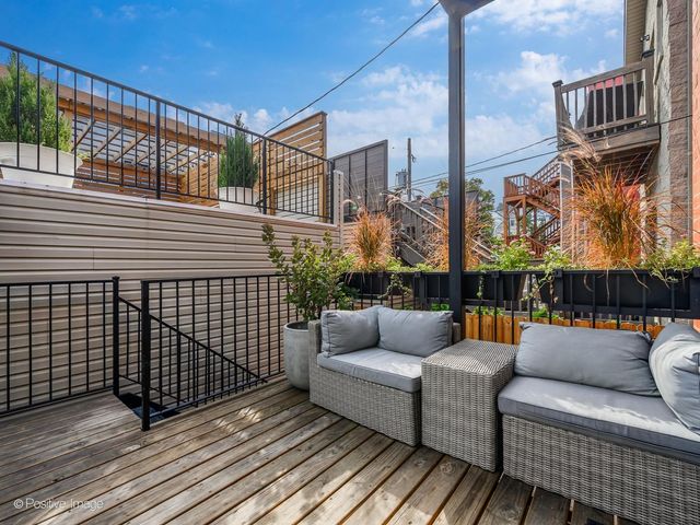 2227 W Medill Avenue, Chicago, IL 60647