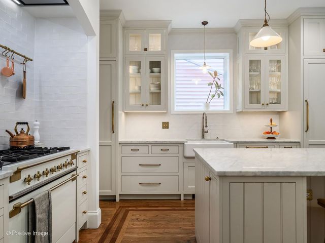 2227 W Medill Avenue, Chicago, IL 60647