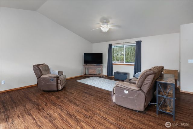 109 Blossom Lane, Elma, WA 98541