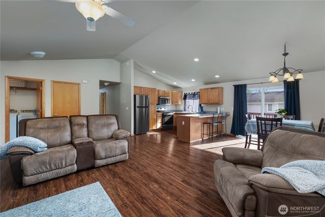 109 Blossom Lane, Elma, WA 98541